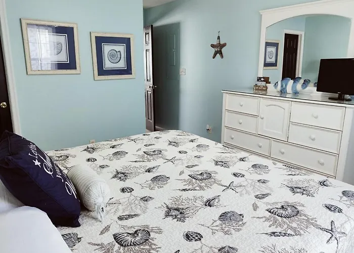Holiday home Beachblock House, Walk To Beach, And Free Parking