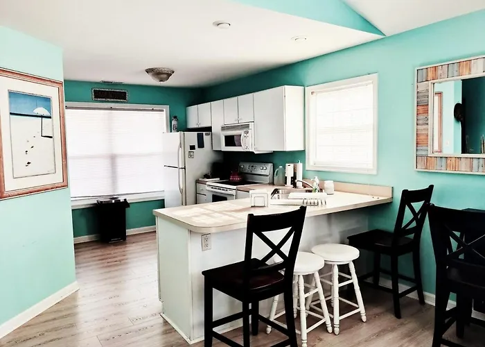 Beachblock House, Walk To Beach, And Free Parking *