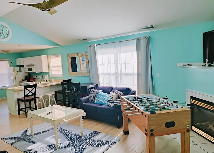 Beachblock House, Walk To Beach, And Free Parking Holiday home